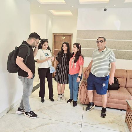 Marina Suites Airport Hotel Kochi Eksteriør bilde