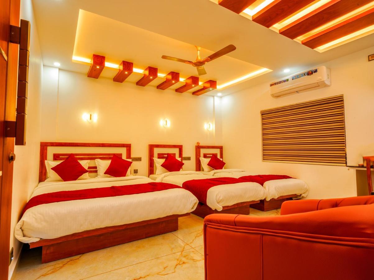 Marina Suites Airport Hotel Kochi Eksteriør bilde