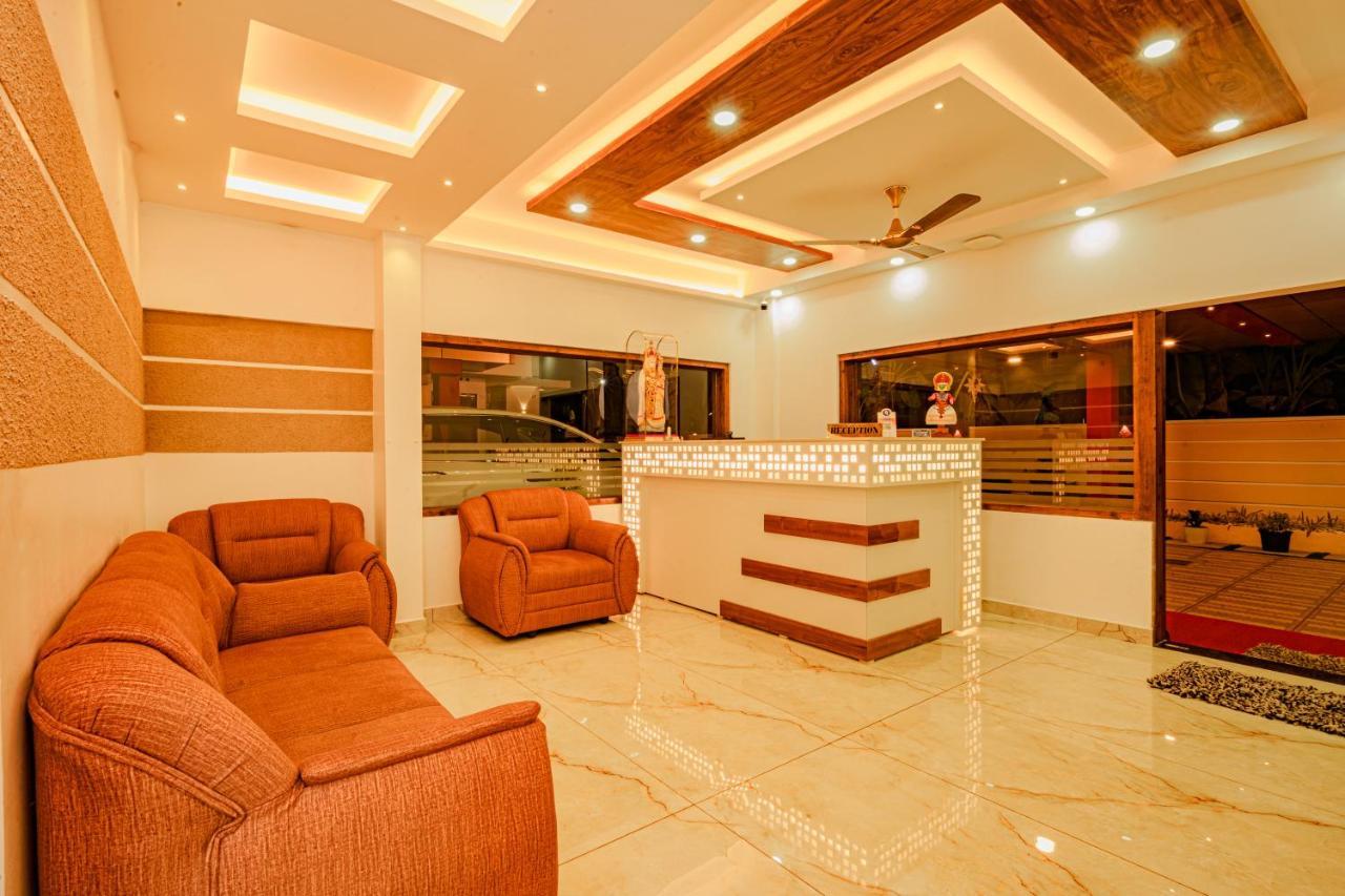 Marina Suites Airport Hotel Kochi Eksteriør bilde