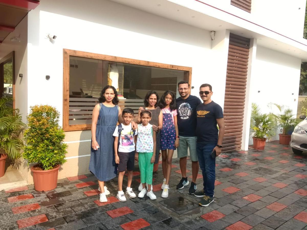 Marina Suites Airport Hotel Kochi Eksteriør bilde