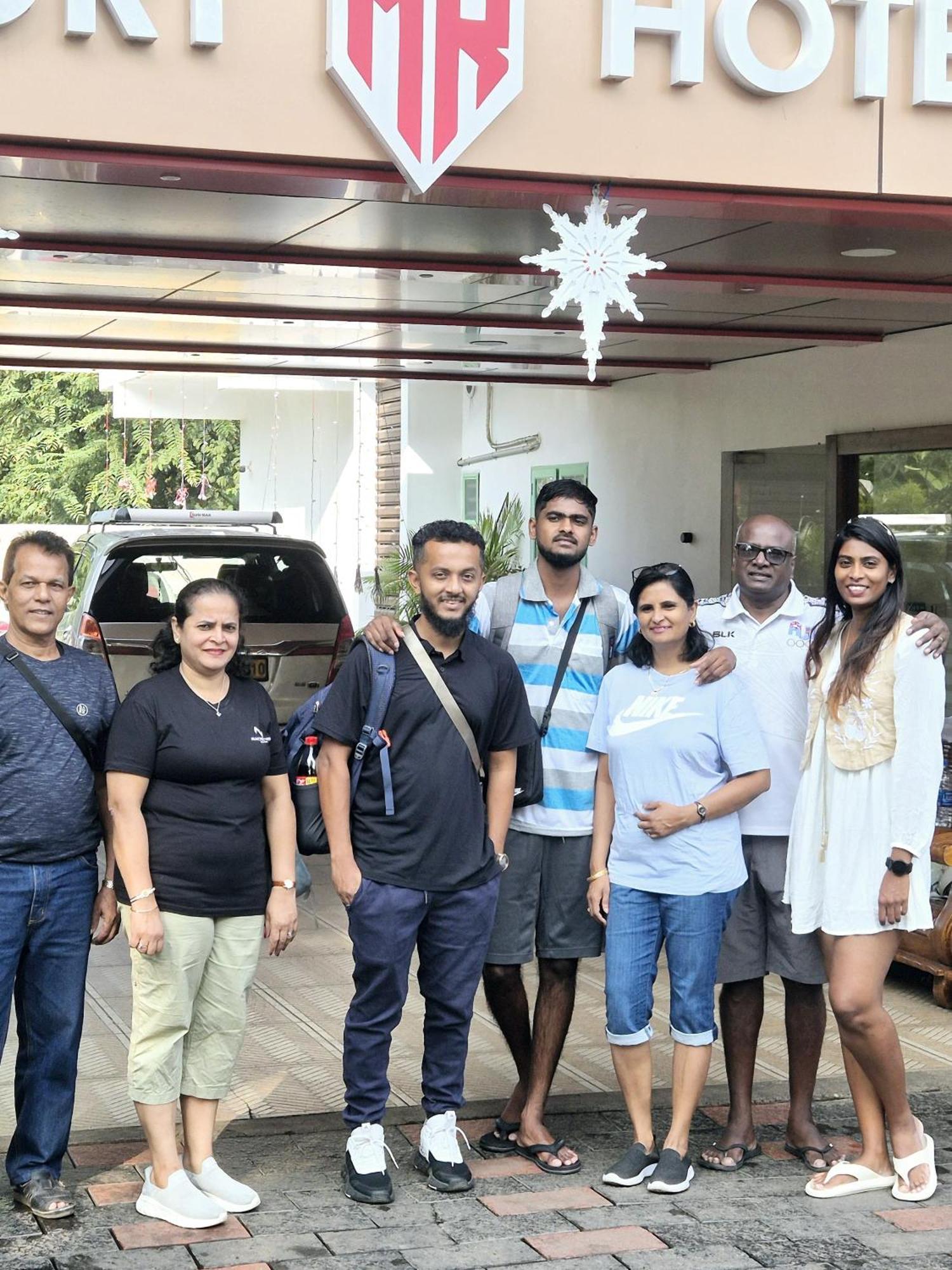 Marina Suites Airport Hotel Kochi Eksteriør bilde