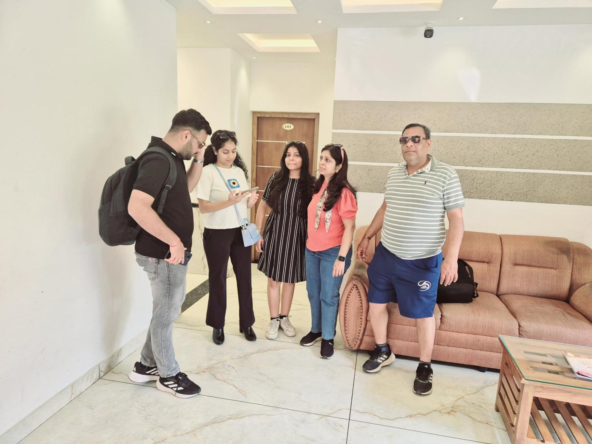 Marina Suites Airport Hotel Kochi Eksteriør bilde